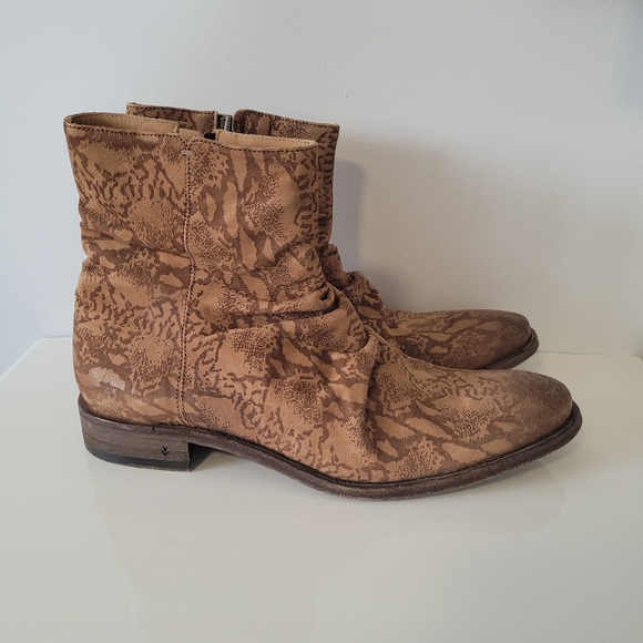 JOHN VARVATOS Morrison Sharpei Snake-Skin Motif Leather Boot - Handmade in Italy - Picture 10 of 16